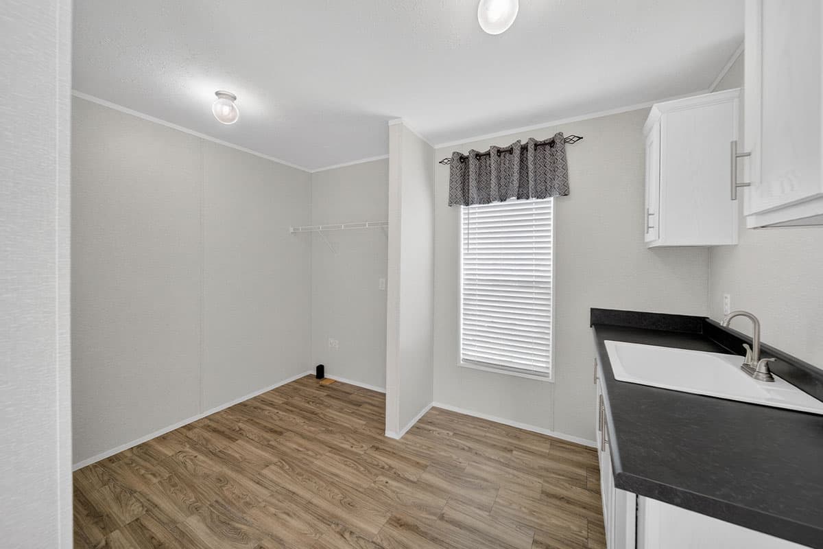 Brookstone md-65-32  home features