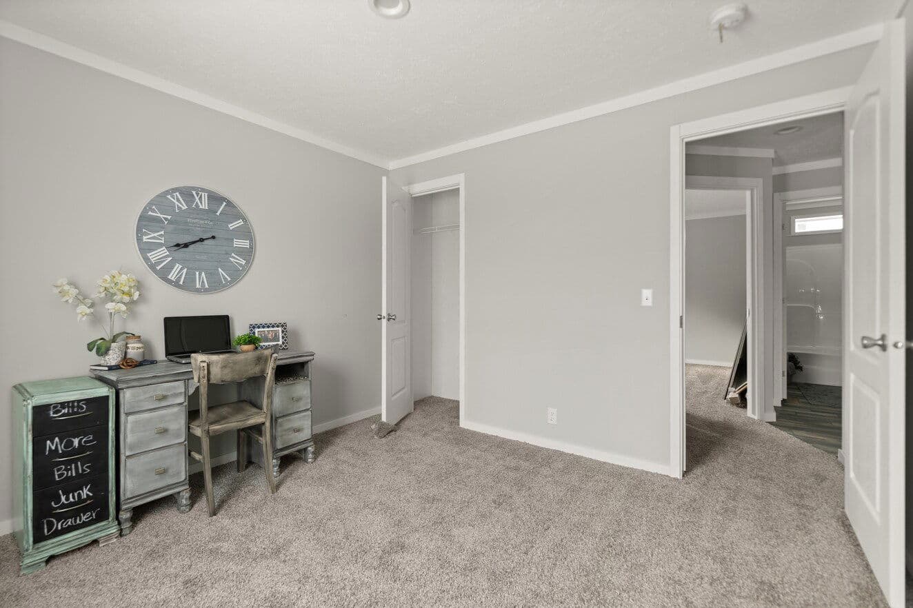 Bella 28483h bedroom home features